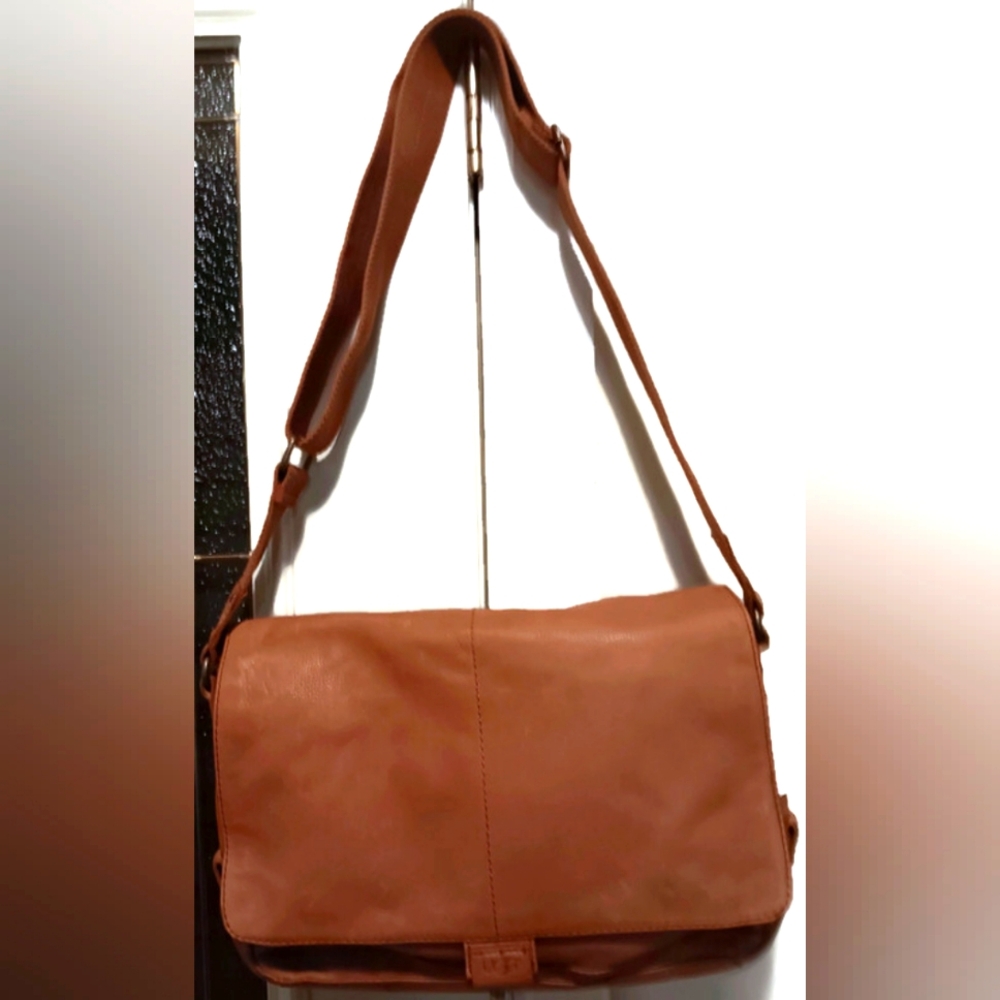 UGG MESSINGER BAG ADJUSTABLE 54" STRAP GENUINE LEATHER, CHESTNUT